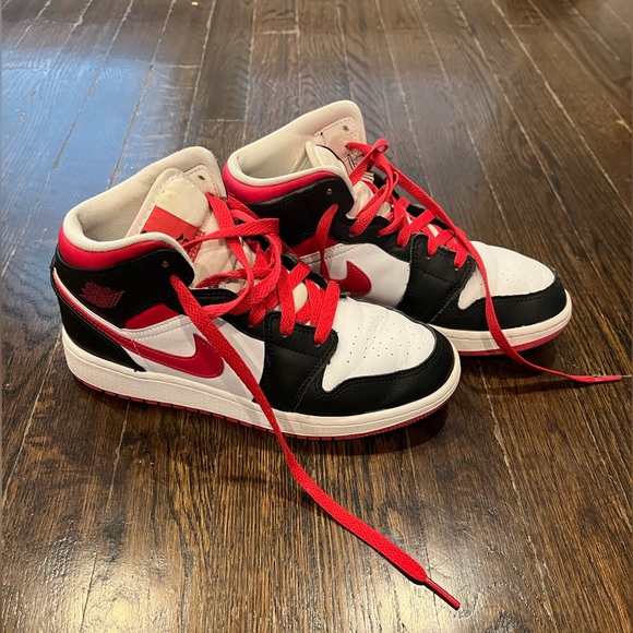 Air Jordan 1 Mid “White Very Berry” - Picture 1 of 5